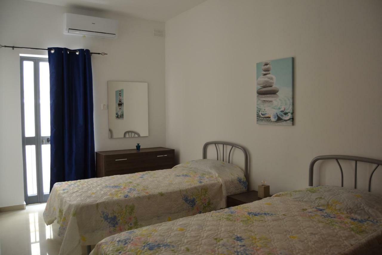 Mellieha Town Centre Bright & Spacious 3 Bedroom Apartment Exterior photo