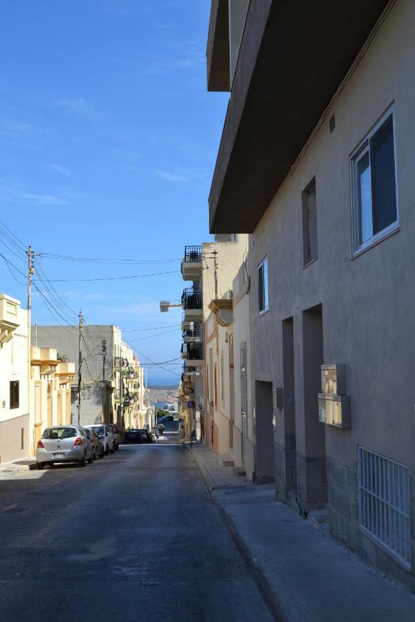 Mellieha Town Centre Bright & Spacious 3 Bedroom Apartment Exterior photo