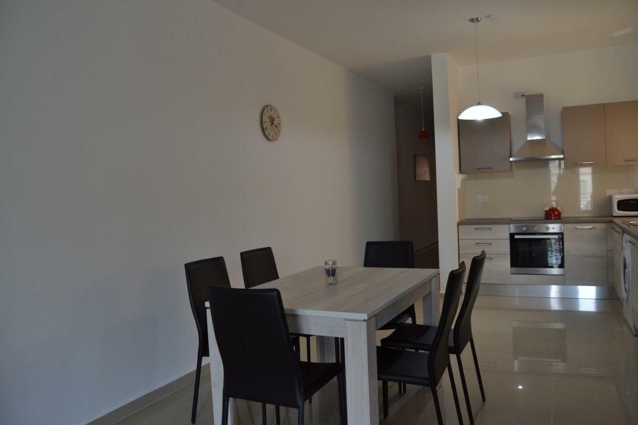Mellieha Town Centre Bright & Spacious 3 Bedroom Apartment Exterior photo
