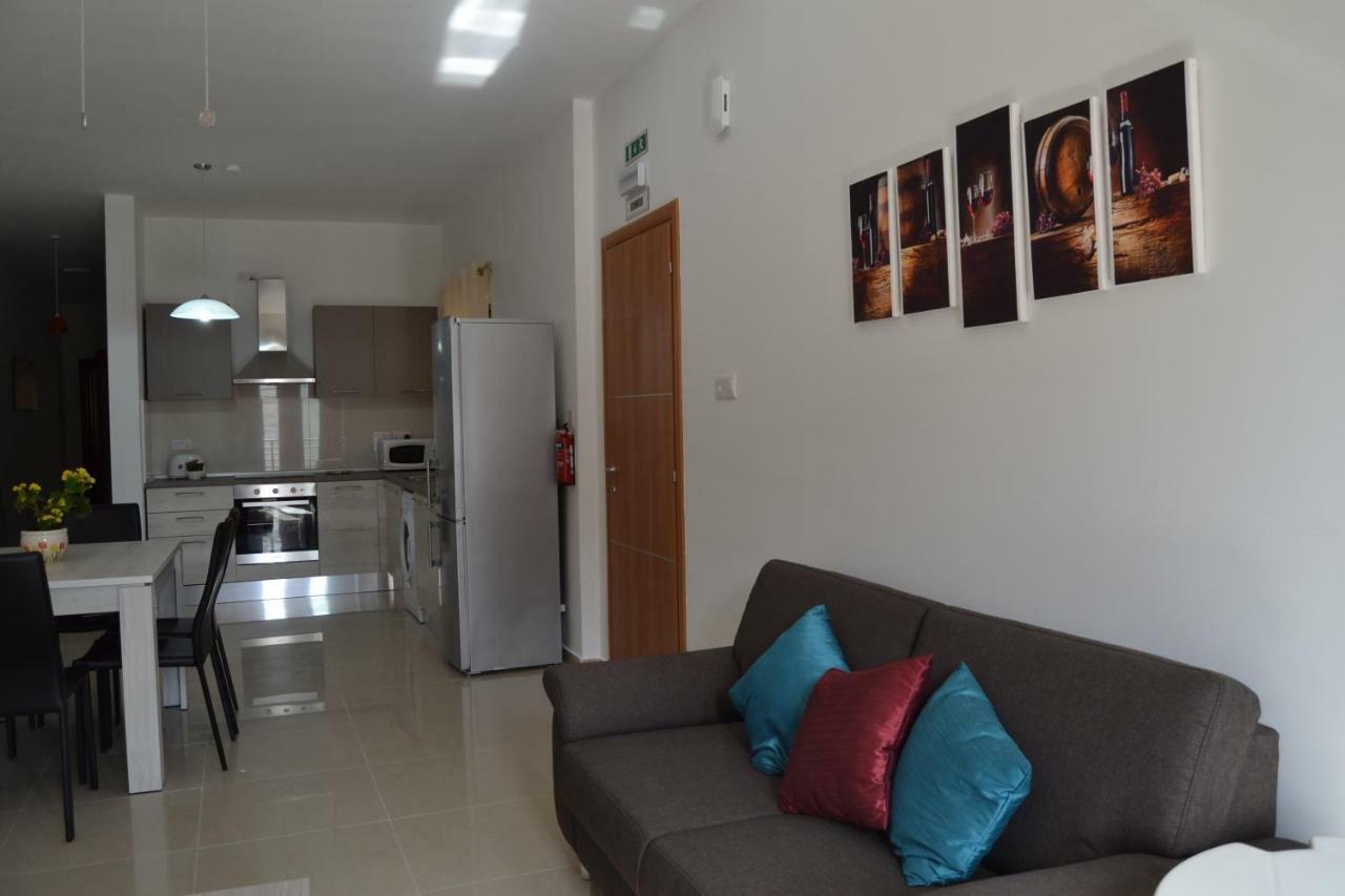 Mellieha Town Centre Bright & Spacious 3 Bedroom Apartment Exterior photo